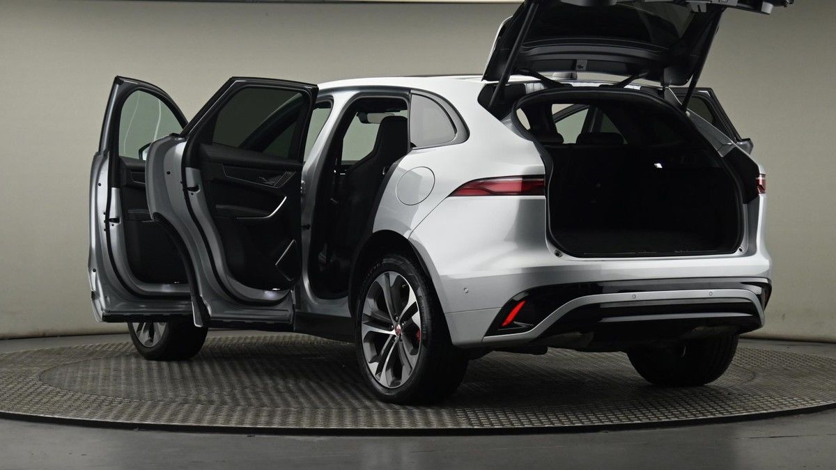 Jaguar F-PACE Image 29