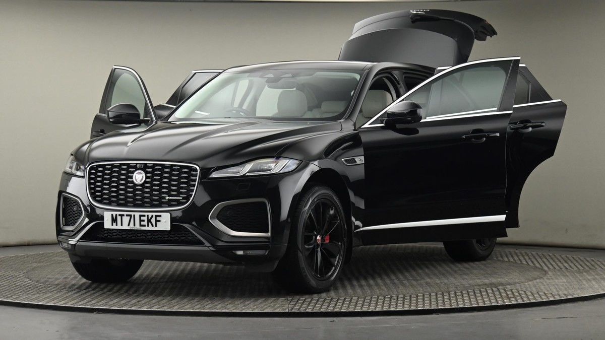 Jaguar F-PACE Image 28