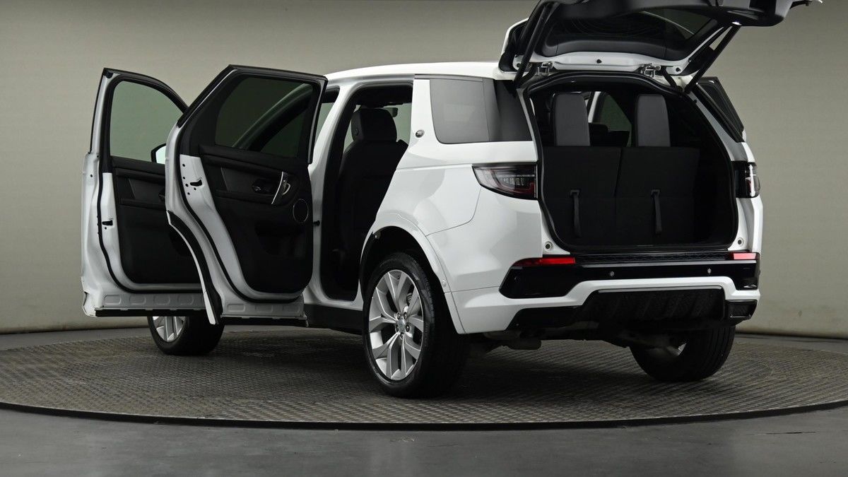 Land Rover Discovery Sport Image 28