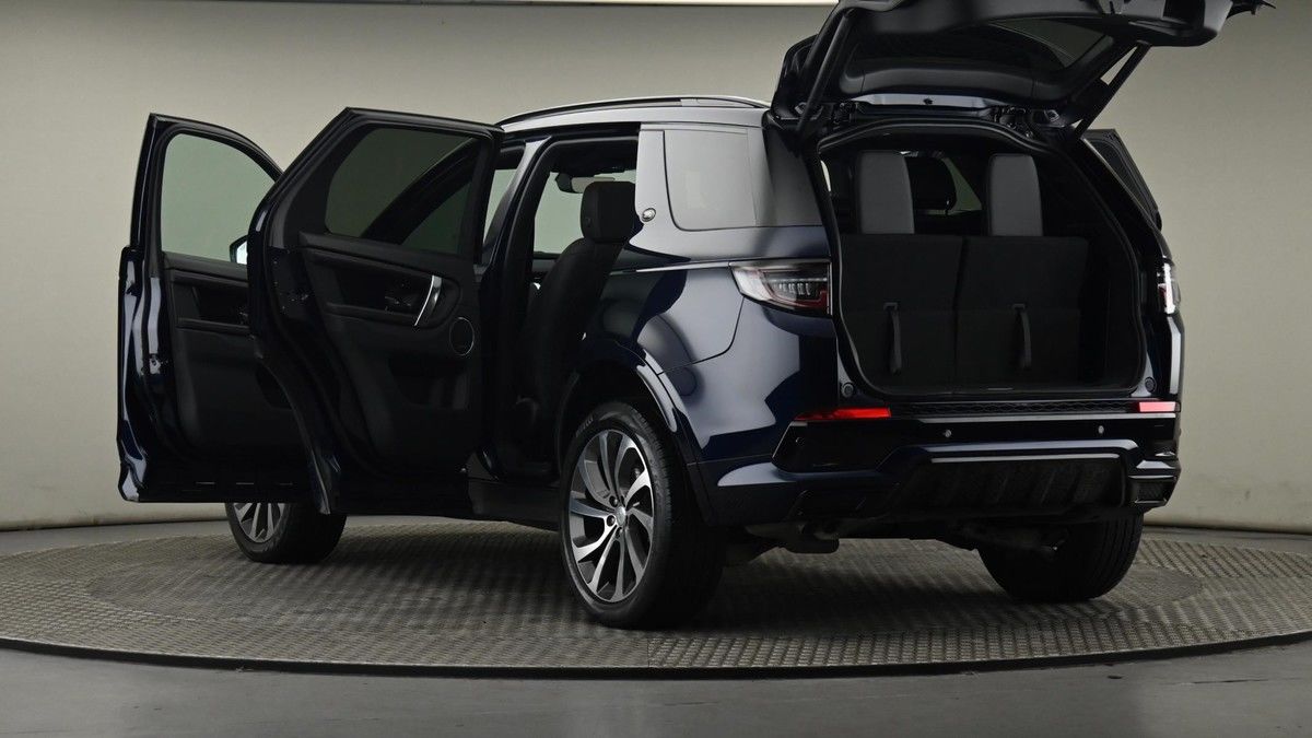 Land Rover Discovery Sport Image 29