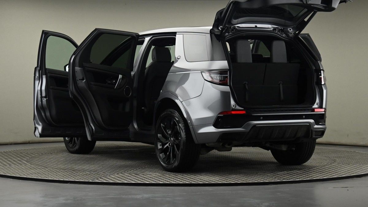 Land Rover Discovery Sport Image 29