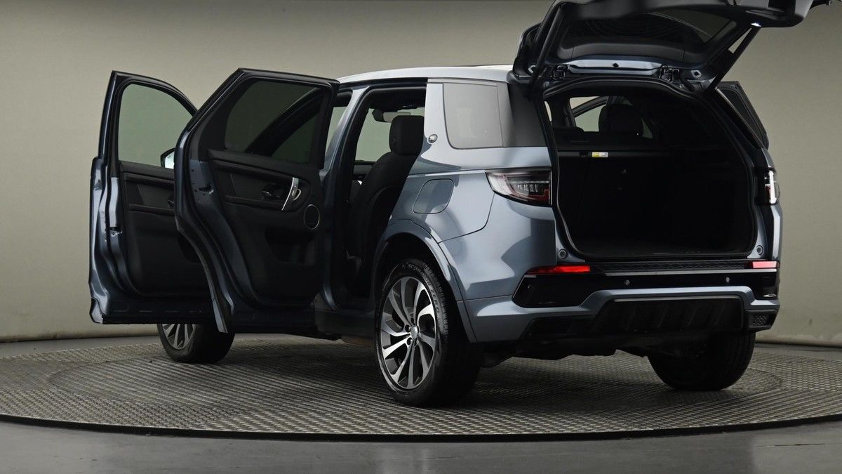 Land Rover Discovery Sport Image 29