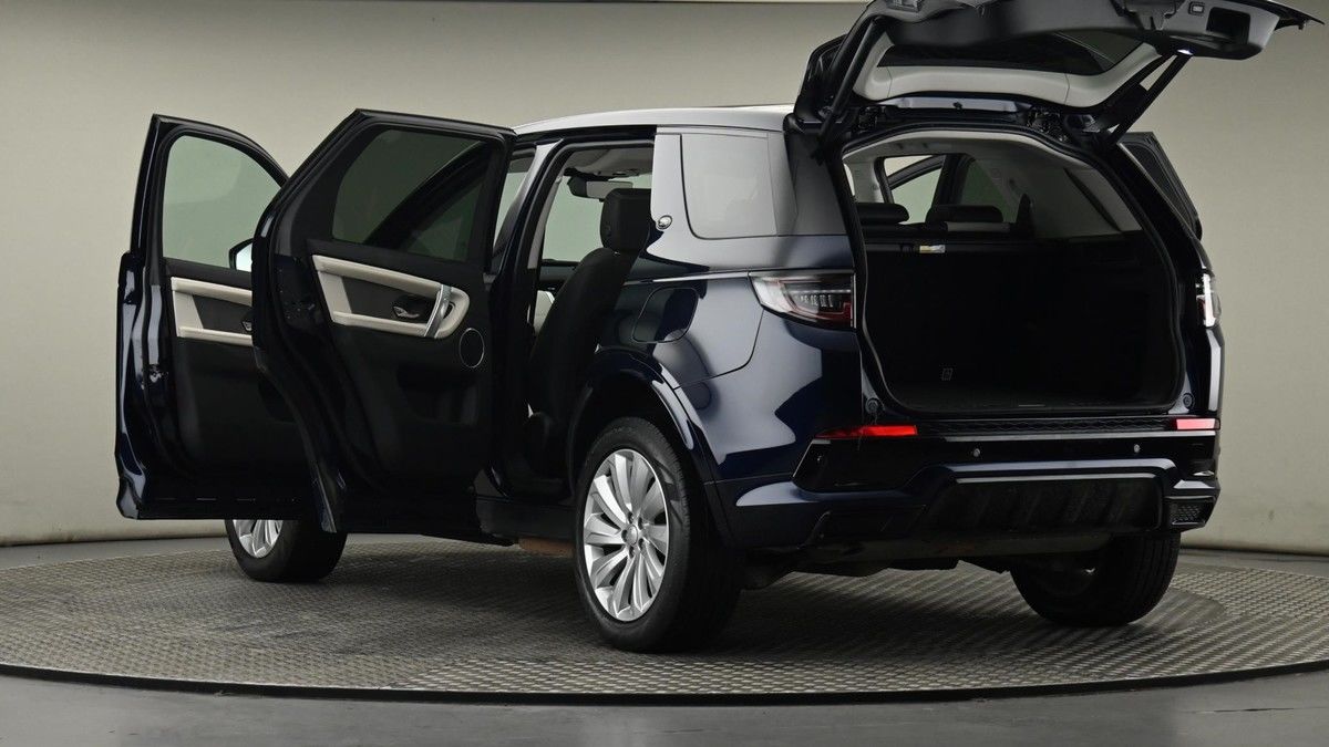 Land Rover Discovery Sport Image 29