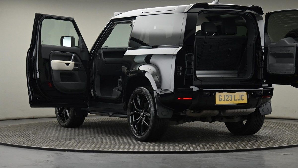 More views of Land Rover Defender 90