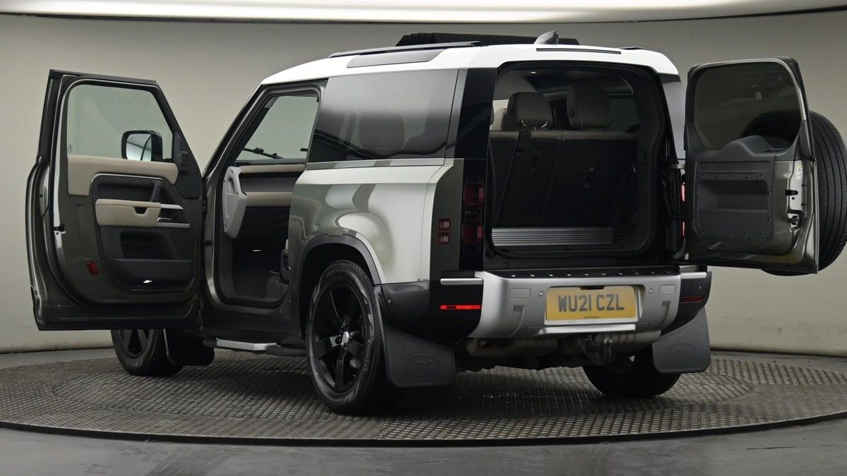 More views of Land Rover Defender 90