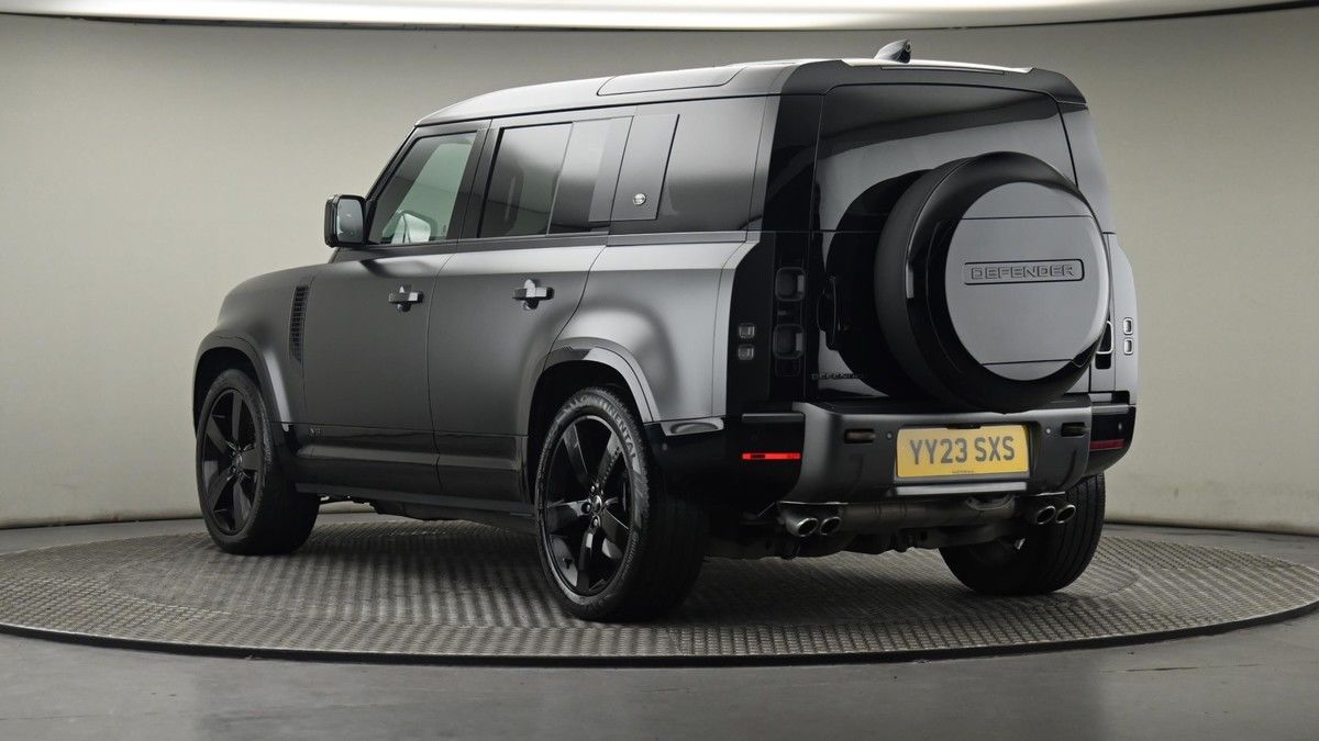 Land Rover Defender 110 Image 24