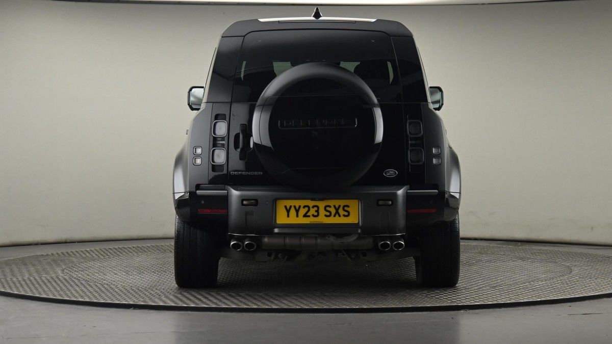 Land Rover Defender 110 Image 25