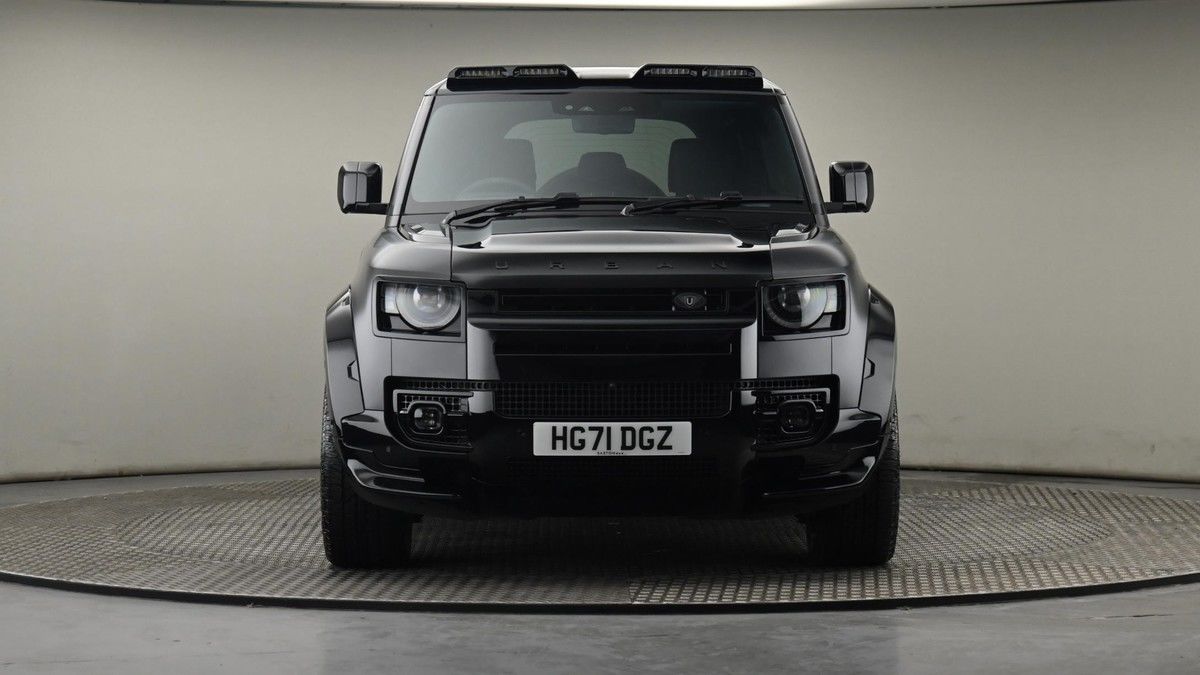 Land Rover Defender 110 Image 21