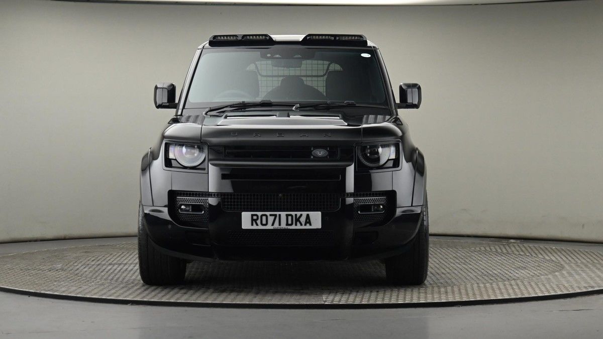 Land Rover Defender 110 Image 21