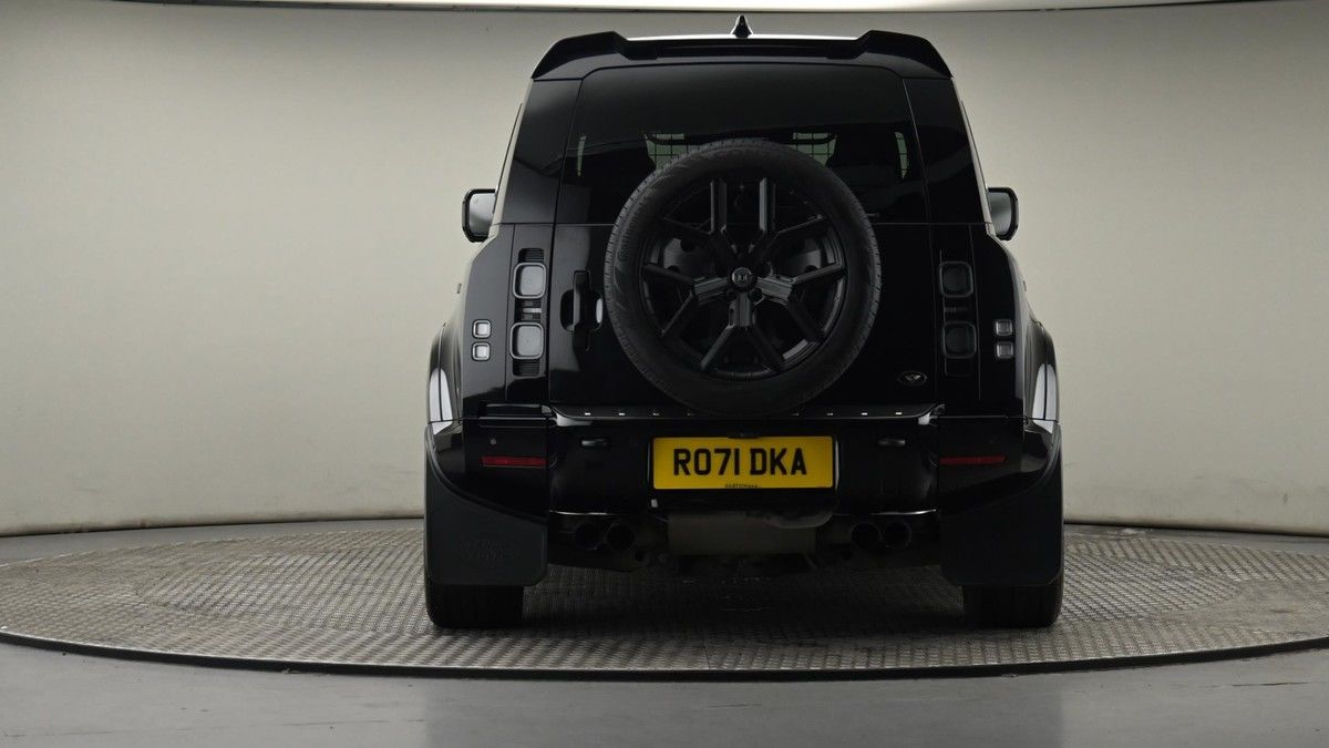 Land Rover Defender 110 Image 25