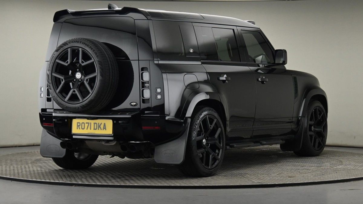 Land Rover Defender 110 Image 26