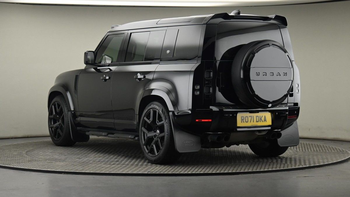 Land Rover Defender 110 Image 24