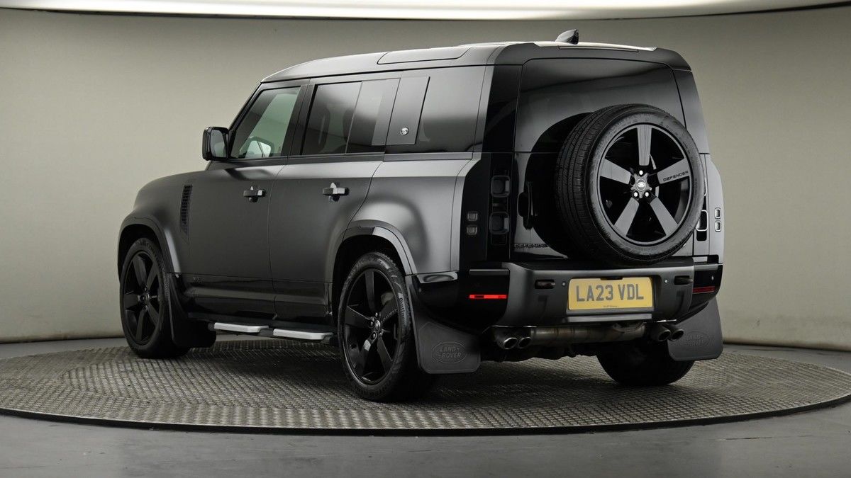 Land Rover Defender 110 Image 24