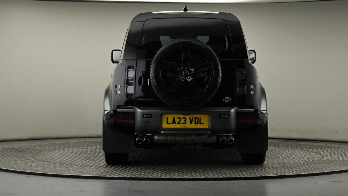 Land Rover Defender 110 Image 25