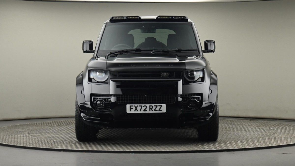 Land Rover Defender 110 Image 21