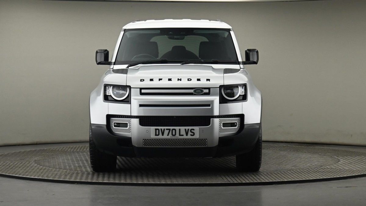 Land Rover Defender 110 Image 21