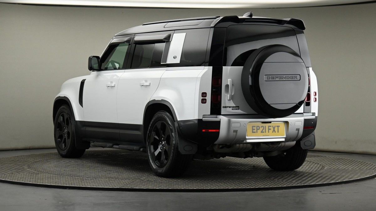 Land Rover Defender 110 Image 24