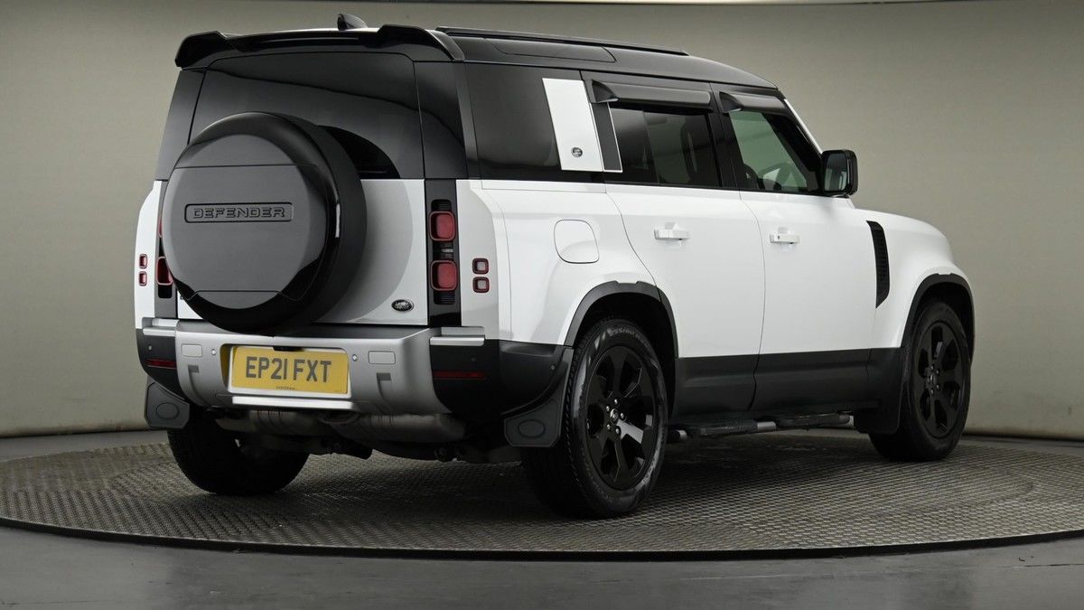 Land Rover Defender 110 Image 26