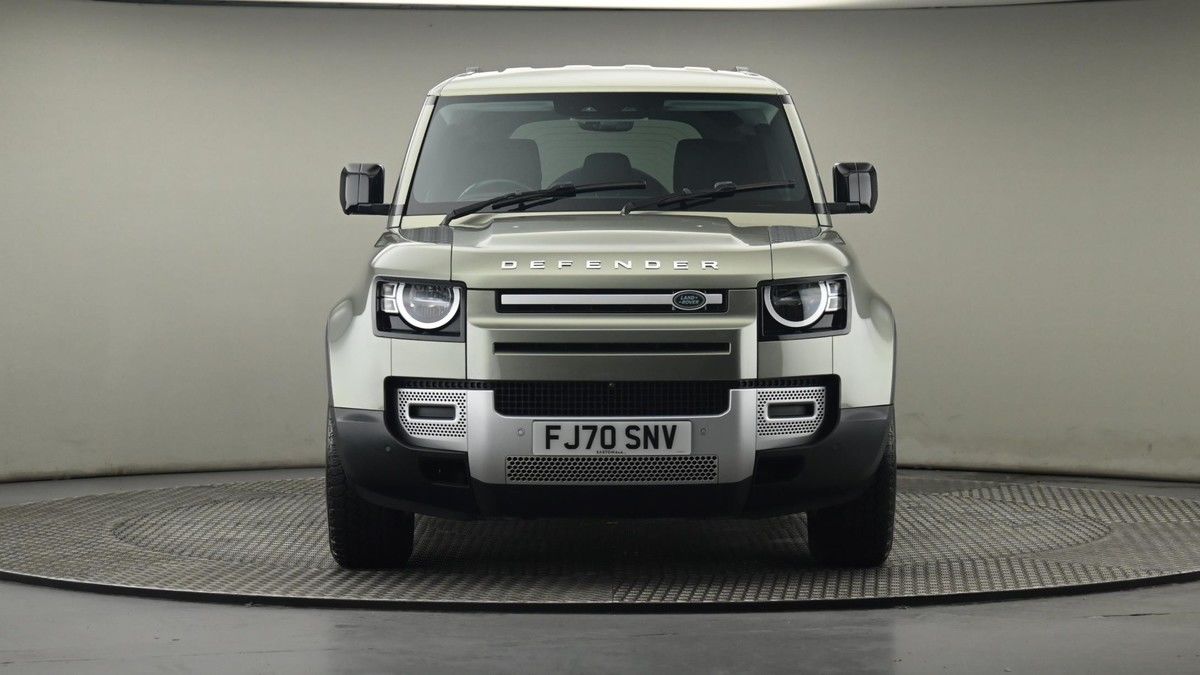 Land Rover Defender 110 Image 21