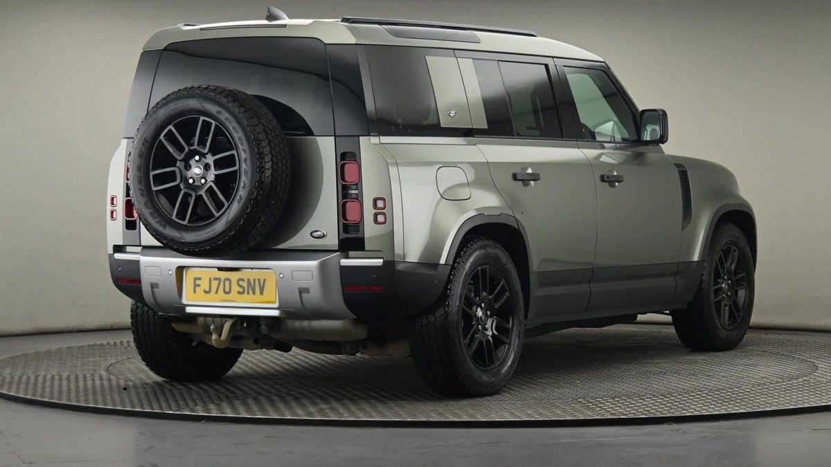 Land Rover Defender 110 Image 26