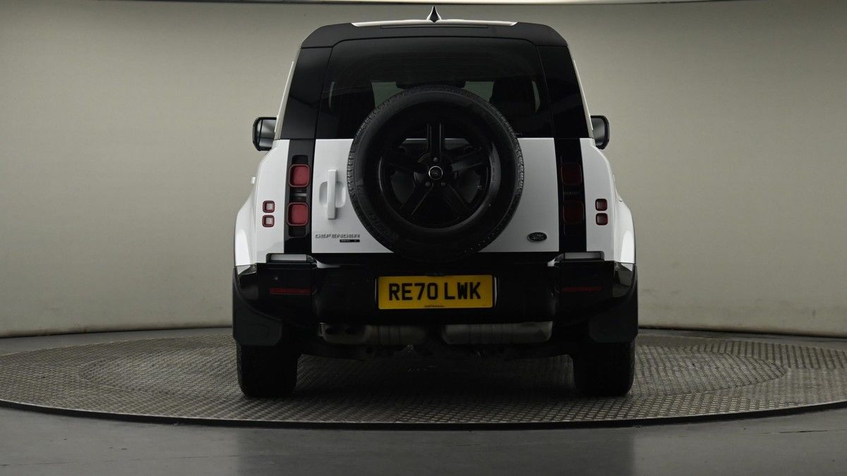 Land Rover Defender 110 Image 25