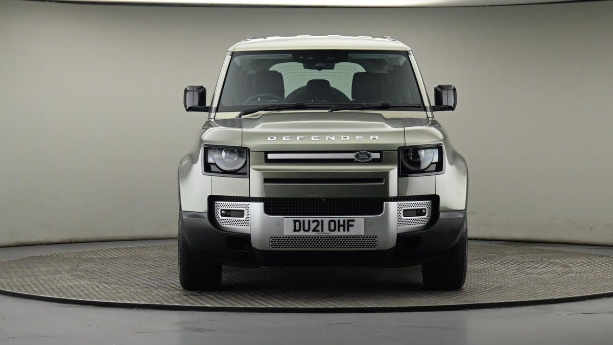 Land Rover Defender 110 Image 21