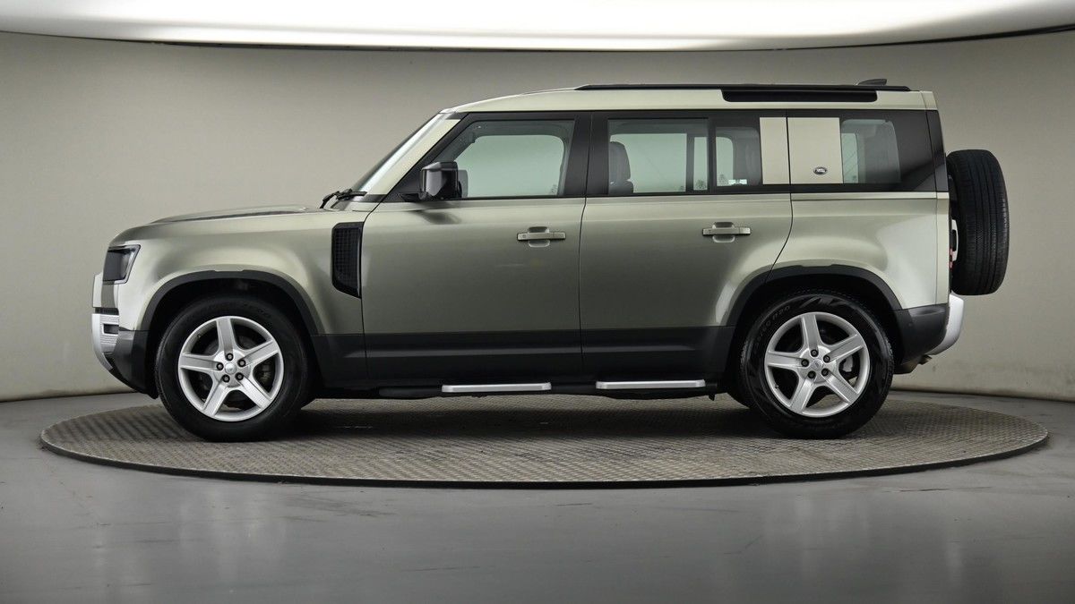 Land Rover Defender 110 Image 23