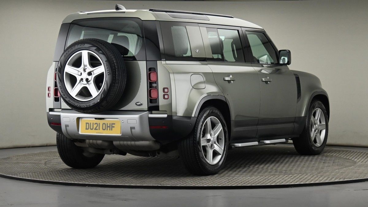 Land Rover Defender 110 Image 26