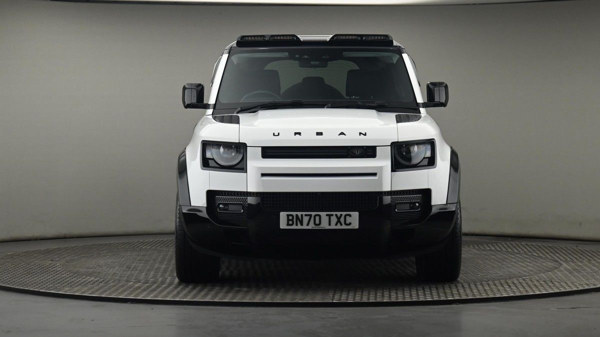 Land Rover Defender 110 Image 21