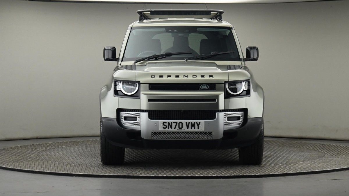 Land Rover Defender 110 Image 21