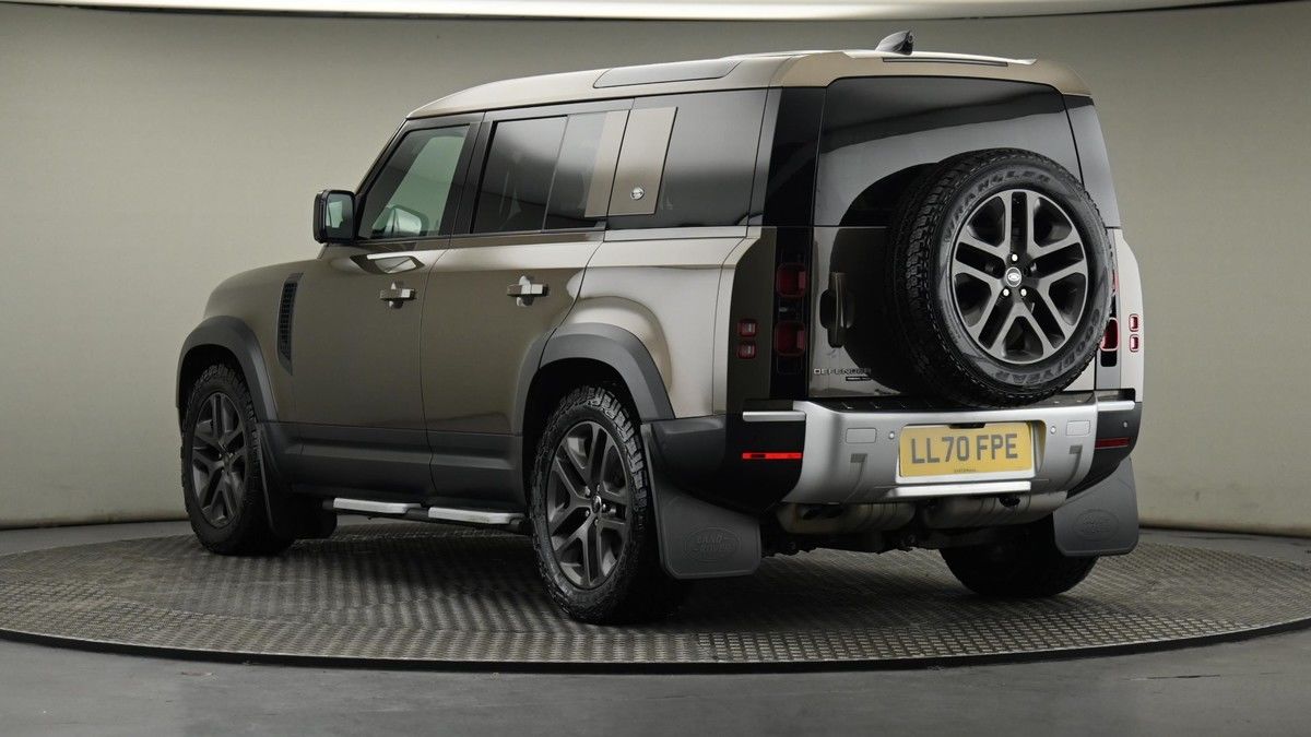 Land Rover Defender 110 Image 24