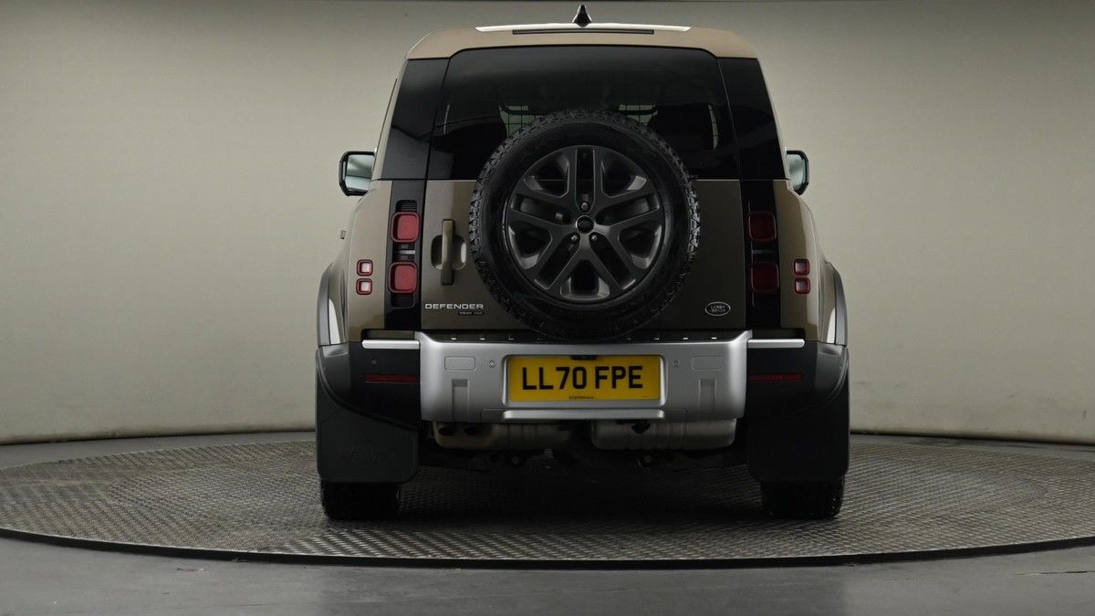 Land Rover Defender 110 Image 25