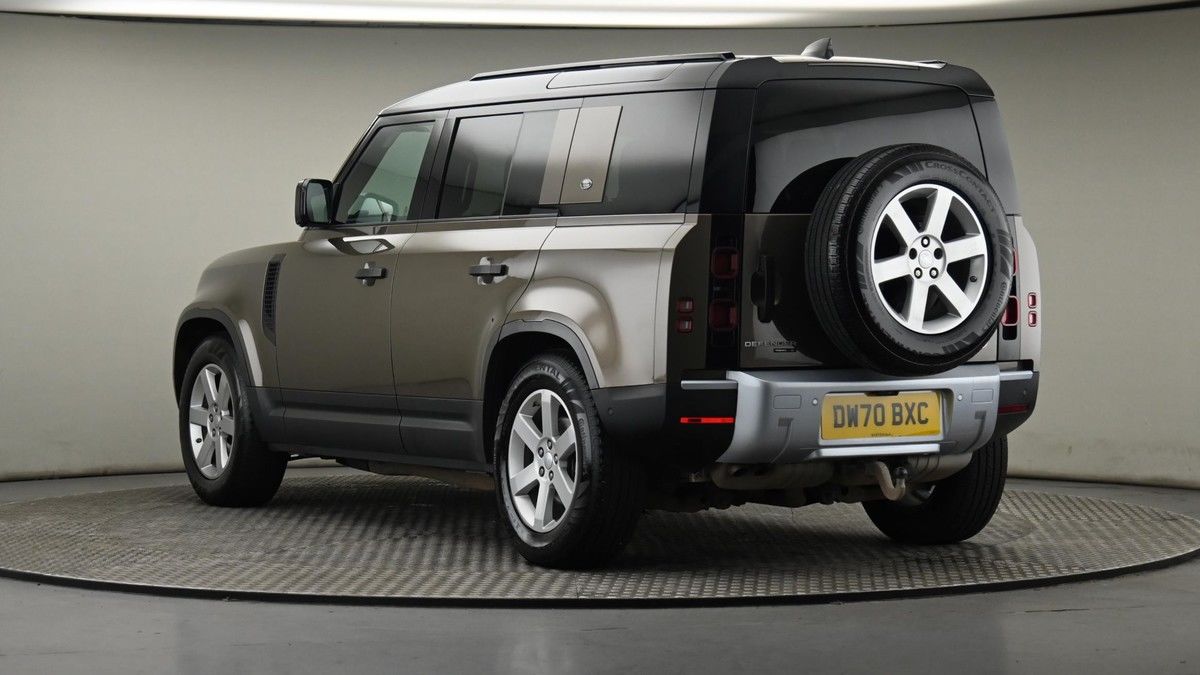 Land Rover Defender 110 Image 23