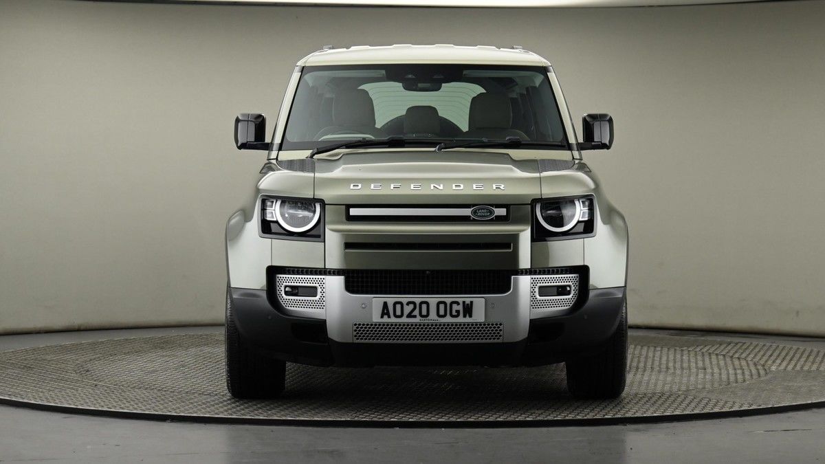 Land Rover Defender 110 Image 21