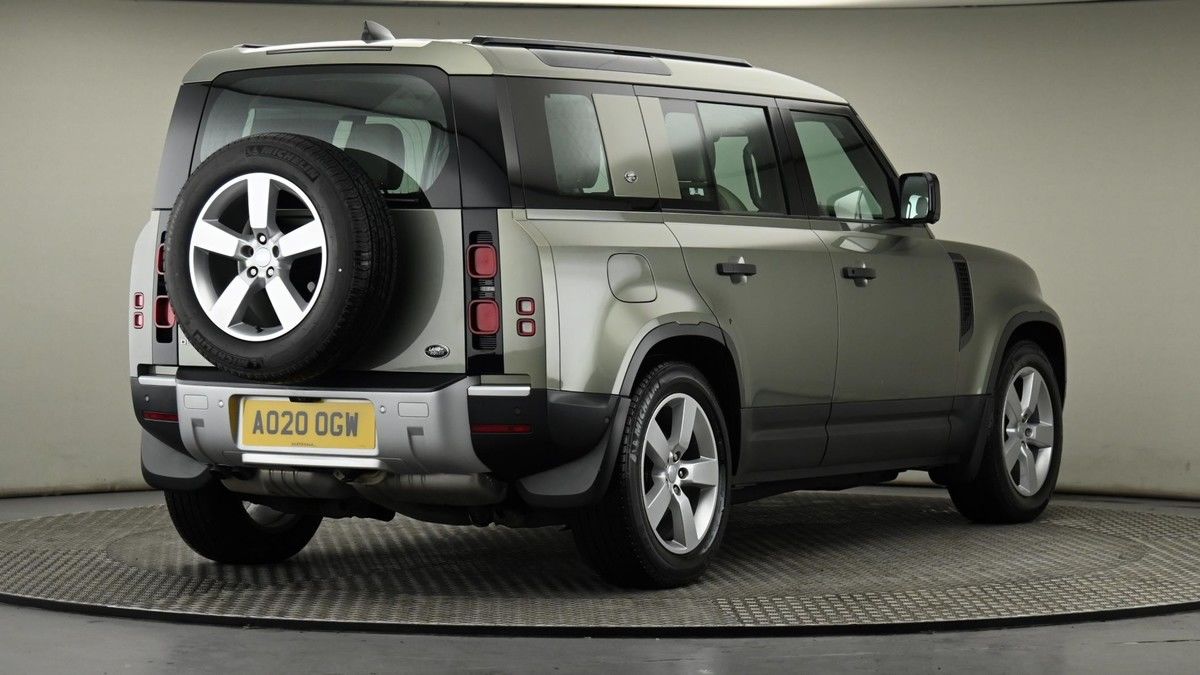 Land Rover Defender 110 Image 26