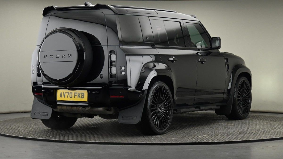 Land Rover Defender 110 Image 26