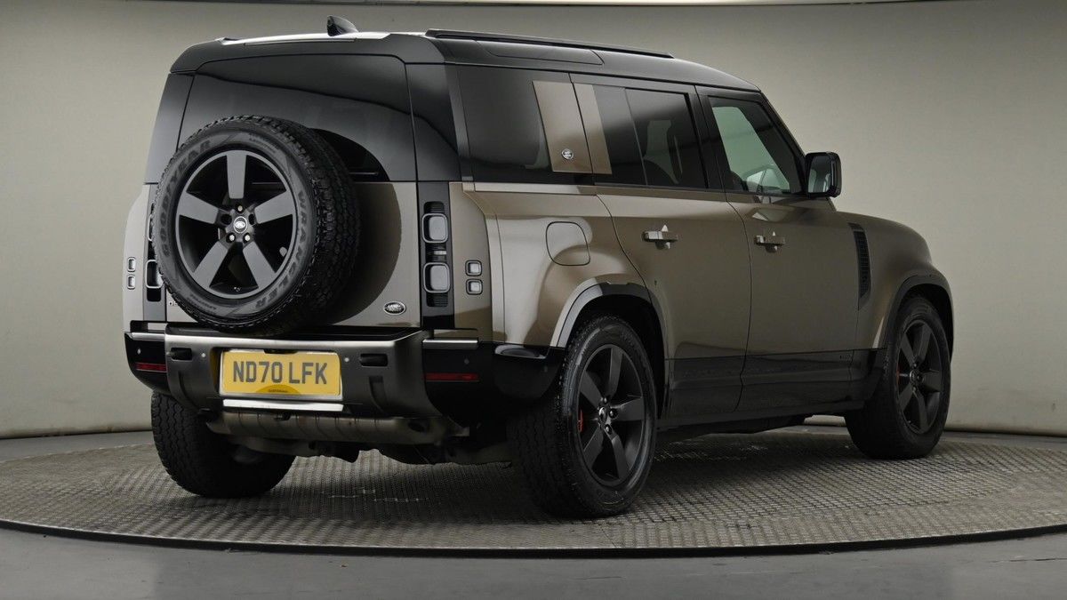 Land Rover Defender 110 Image 26