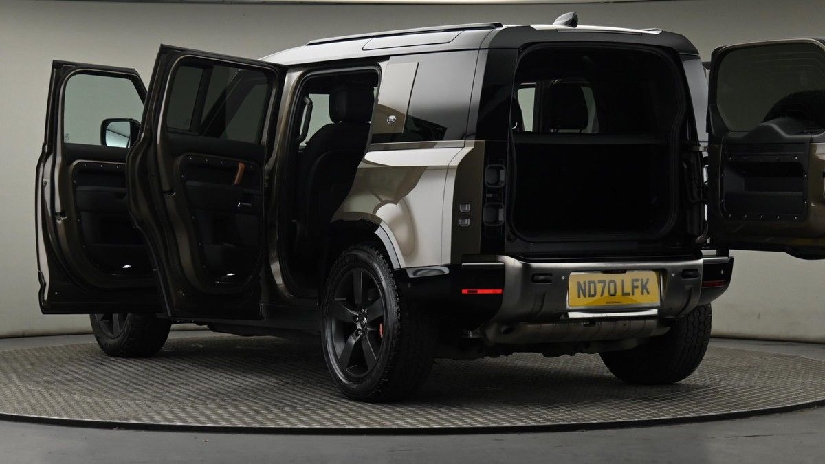 More views of Land Rover Defender 110