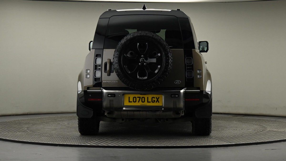 Land Rover Defender 110 Image 25