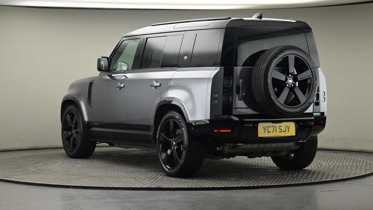 Land Rover Defender 110 Image 24