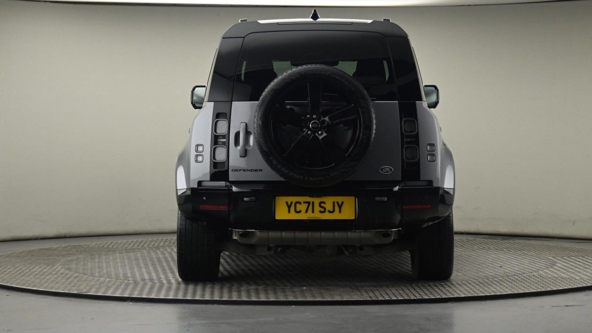 Land Rover Defender 110 Image 25