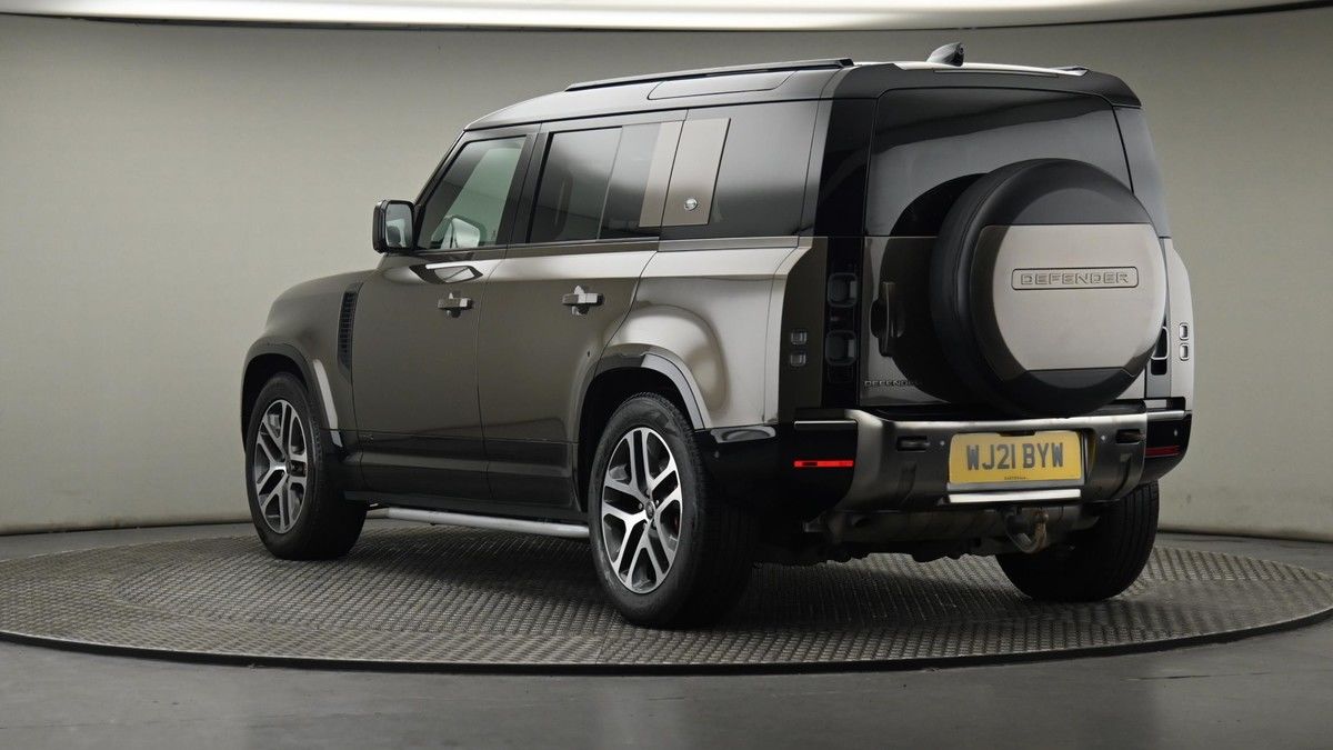 Land Rover Defender 110 Image 24