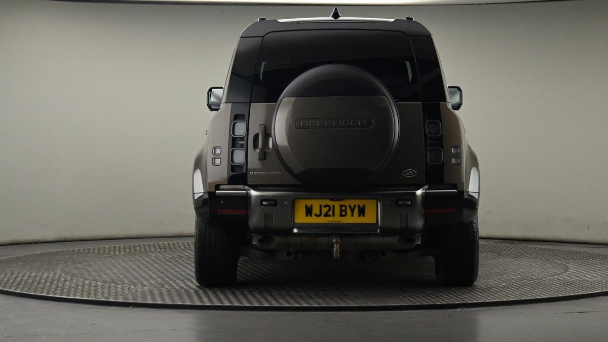 Land Rover Defender 110 Image 25