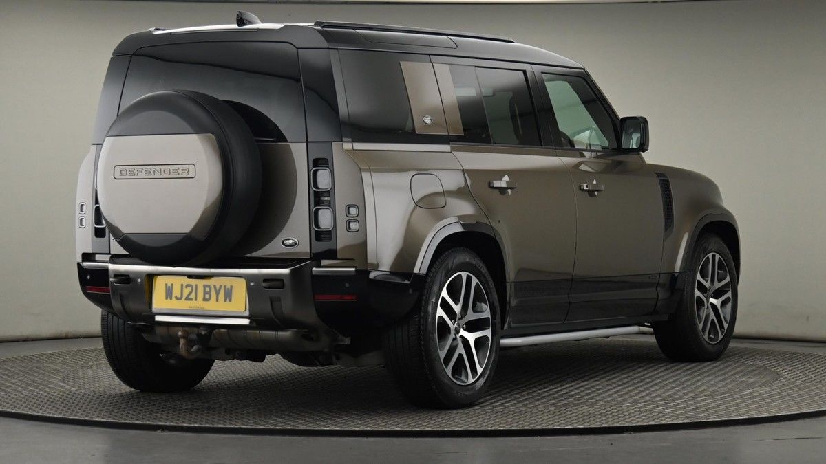 Land Rover Defender 110 Image 26