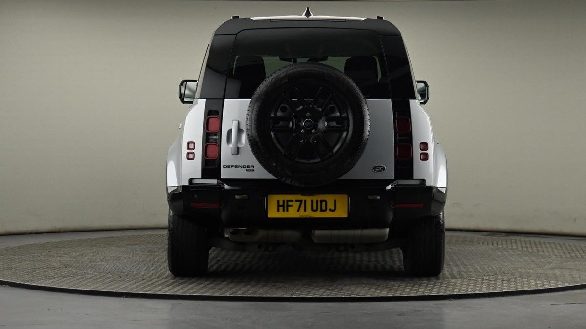 Land Rover Defender 110 Image 25