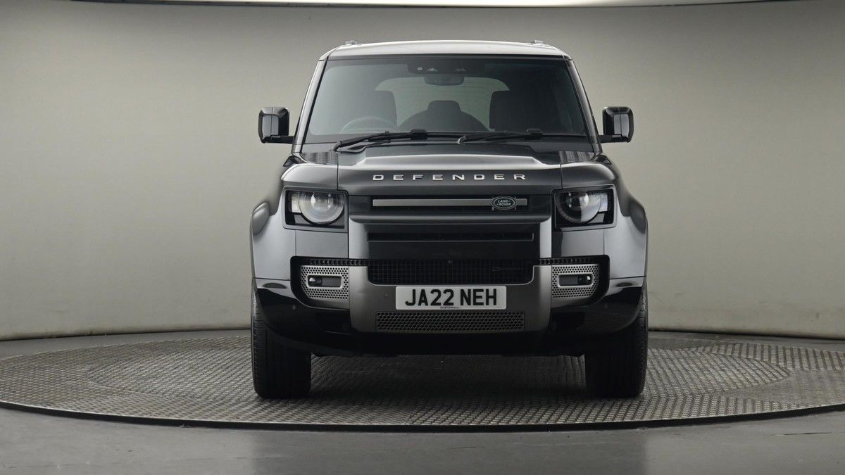 Land Rover Defender 110 Image 21