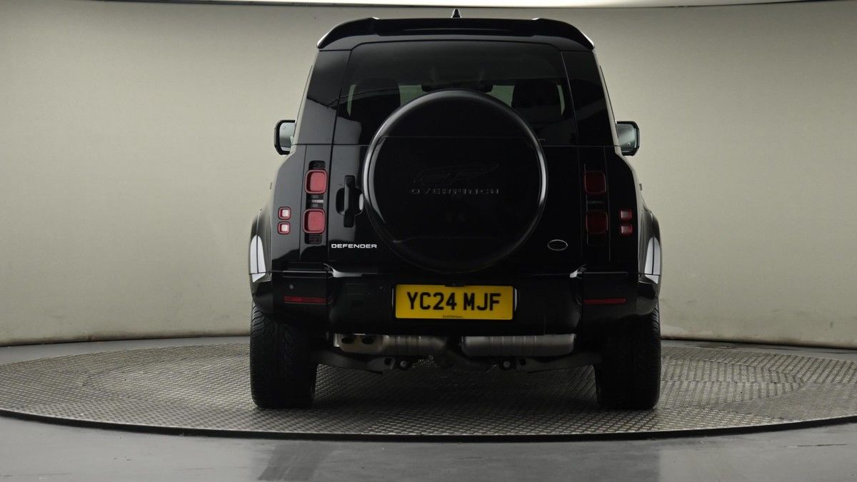 Land Rover Defender 110 Image 25