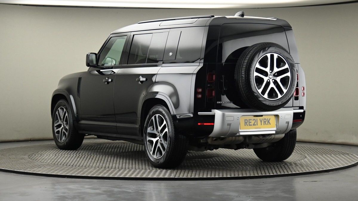 Land Rover Defender 110 Image 24