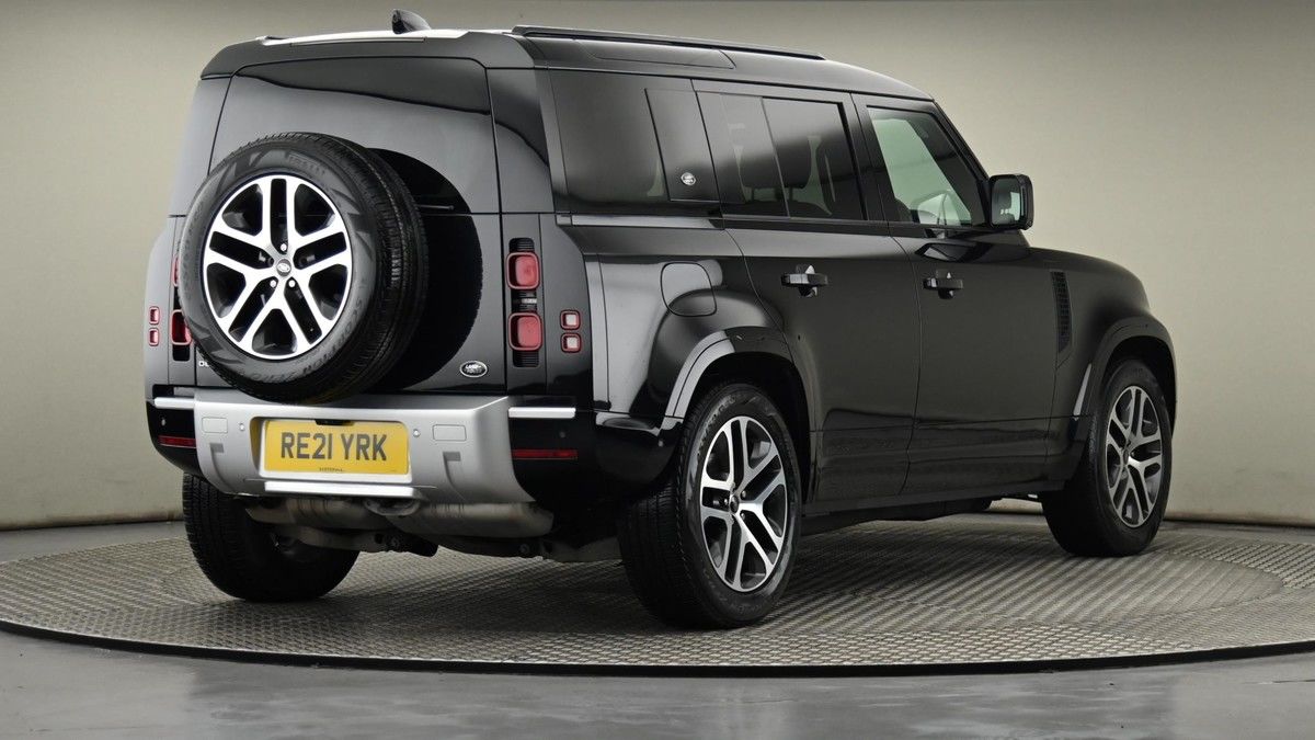 Land Rover Defender 110 Image 26