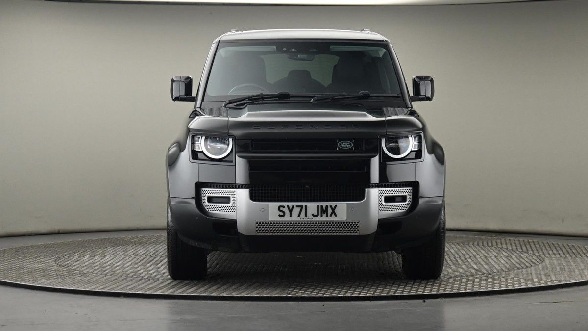 Land Rover Defender 110 Image 21